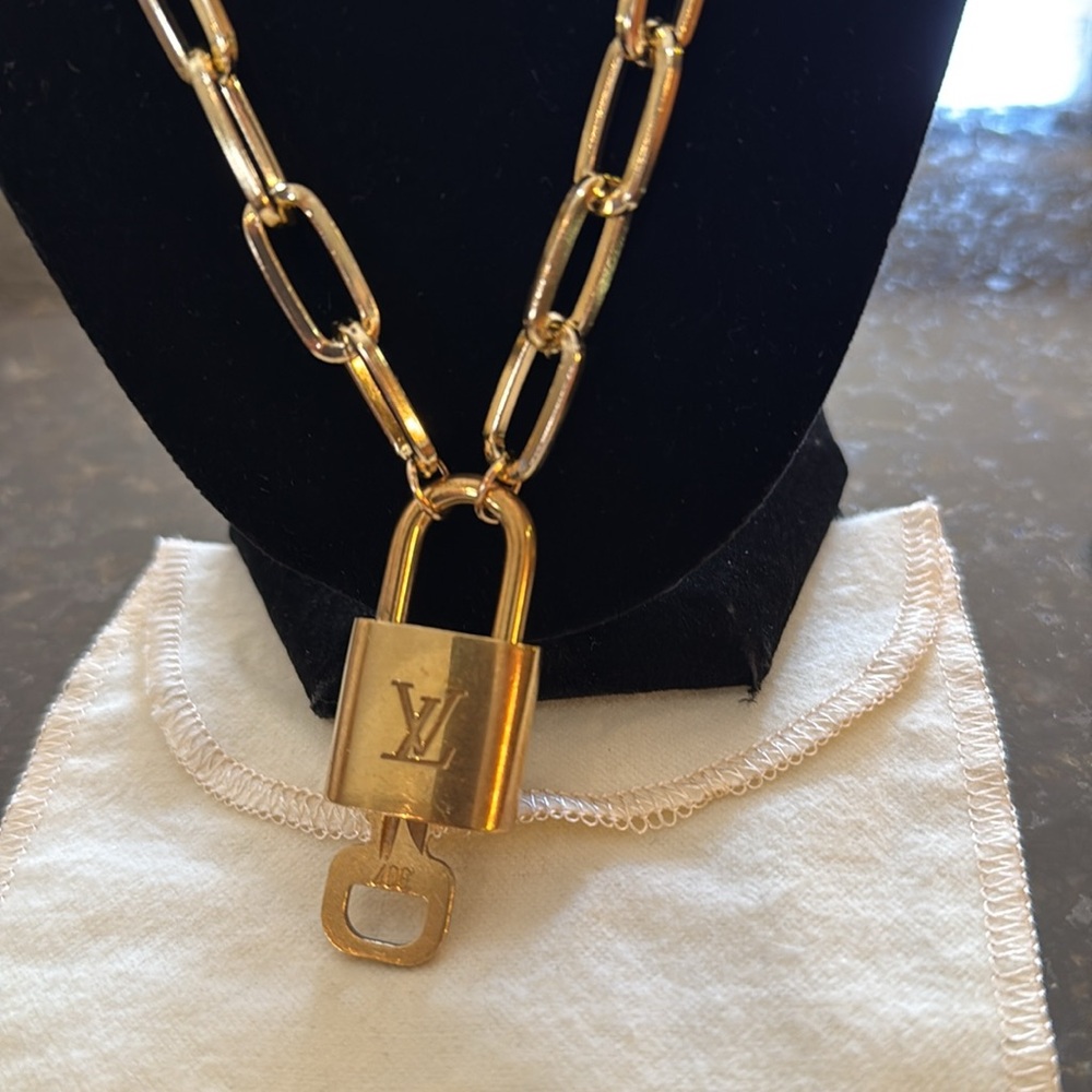 Authentic Louis Vuitton Lock & Key with Gold Tone Chain Necklace - Picture 13 of 13